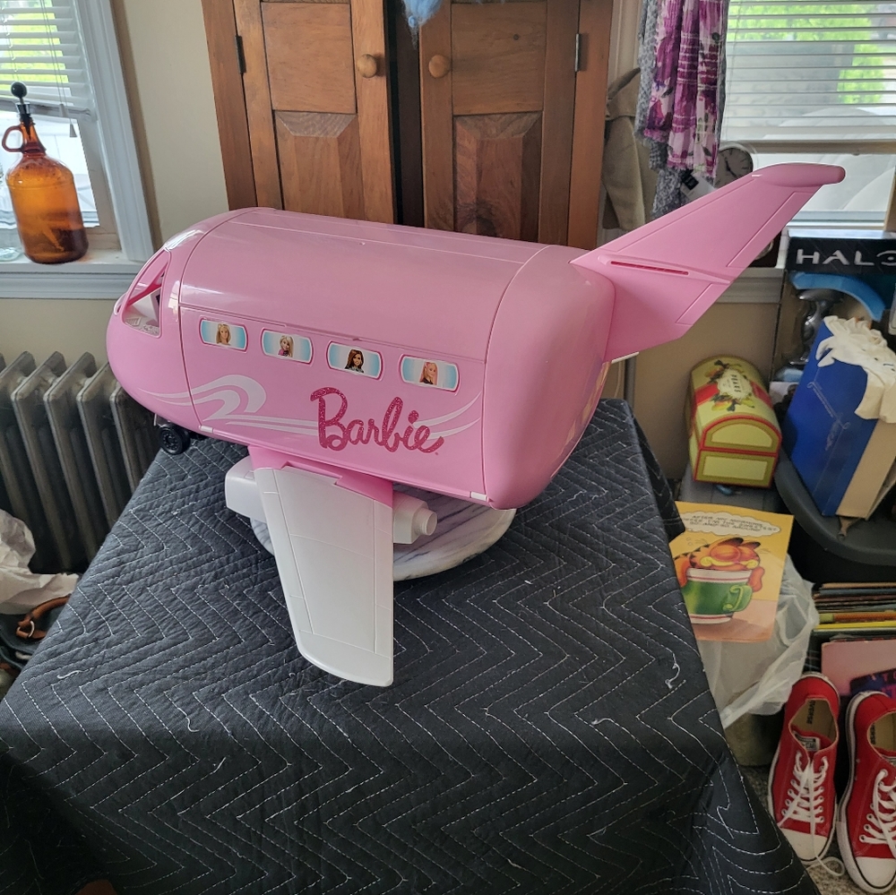 Barbie Glamour Jet - Picture 3 of 16